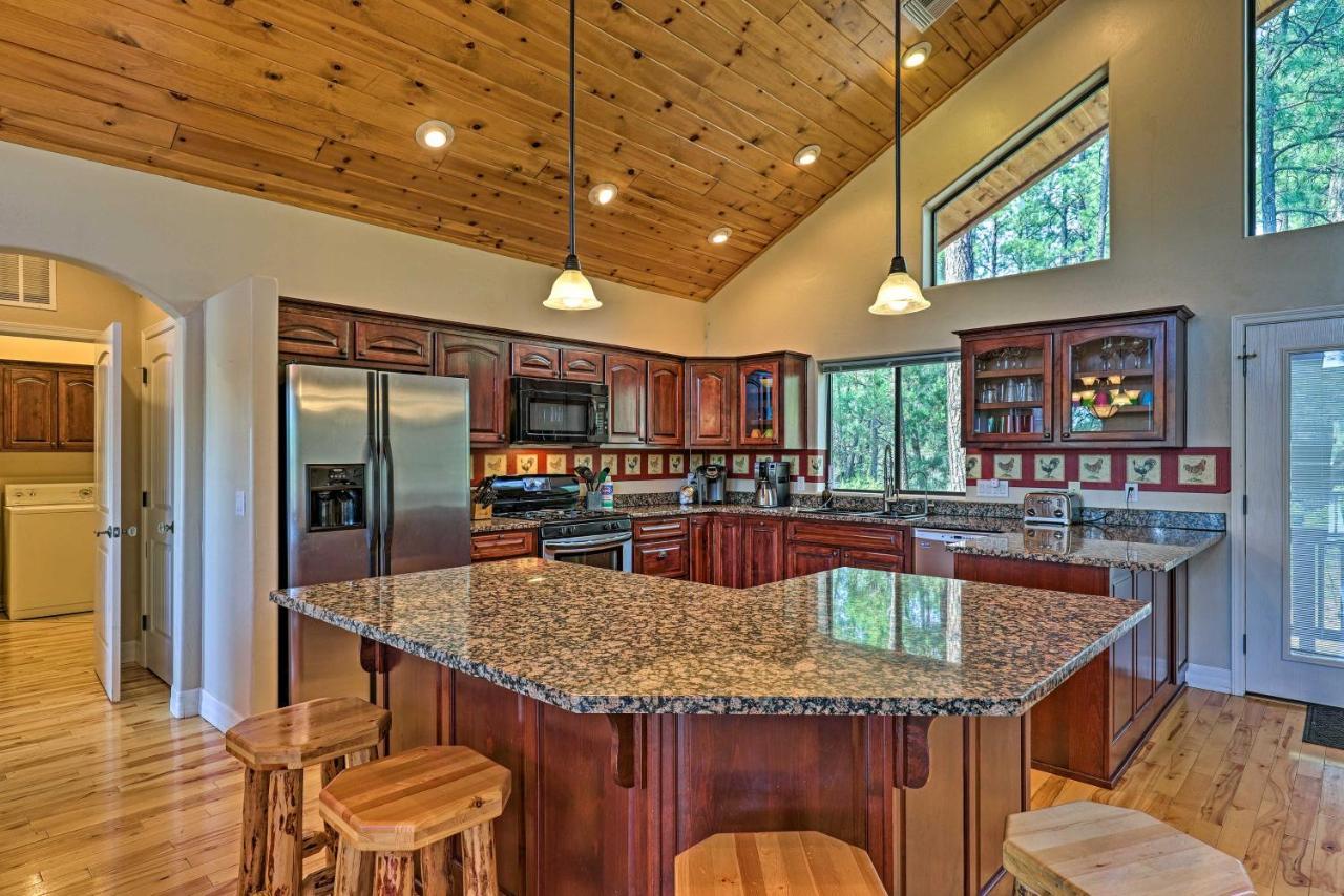 Serene Lakeside Cabin With Decks And Edler Lake Views! باينتوب ليكسايد المظهر الخارجي الصورة
