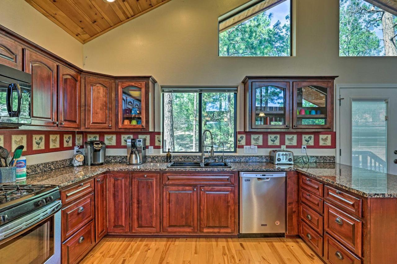 Serene Lakeside Cabin With Decks And Edler Lake Views! باينتوب ليكسايد المظهر الخارجي الصورة