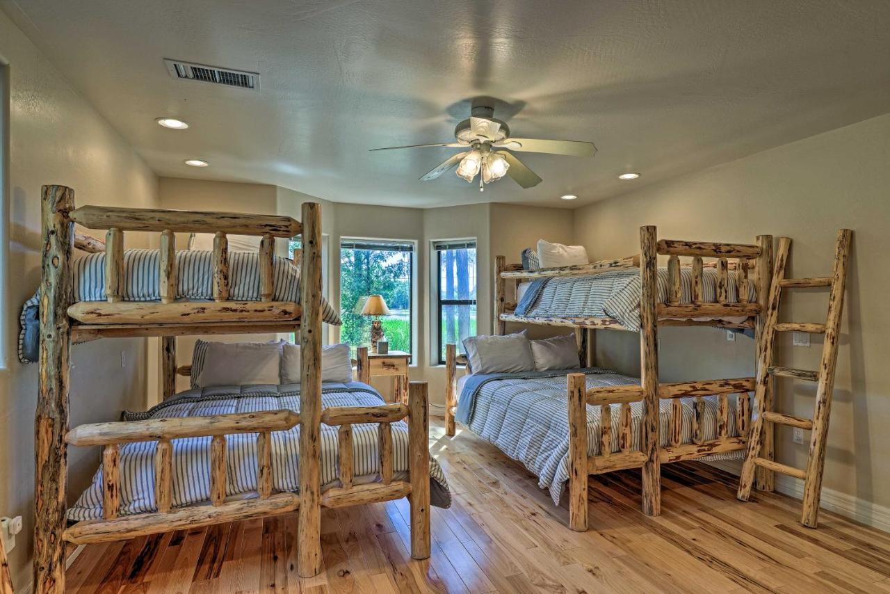 Serene Lakeside Cabin With Decks And Edler Lake Views! باينتوب ليكسايد المظهر الخارجي الصورة