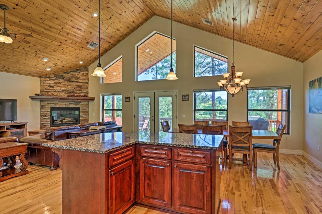 Serene Lakeside Cabin With Decks And Edler Lake Views! باينتوب ليكسايد المظهر الخارجي الصورة