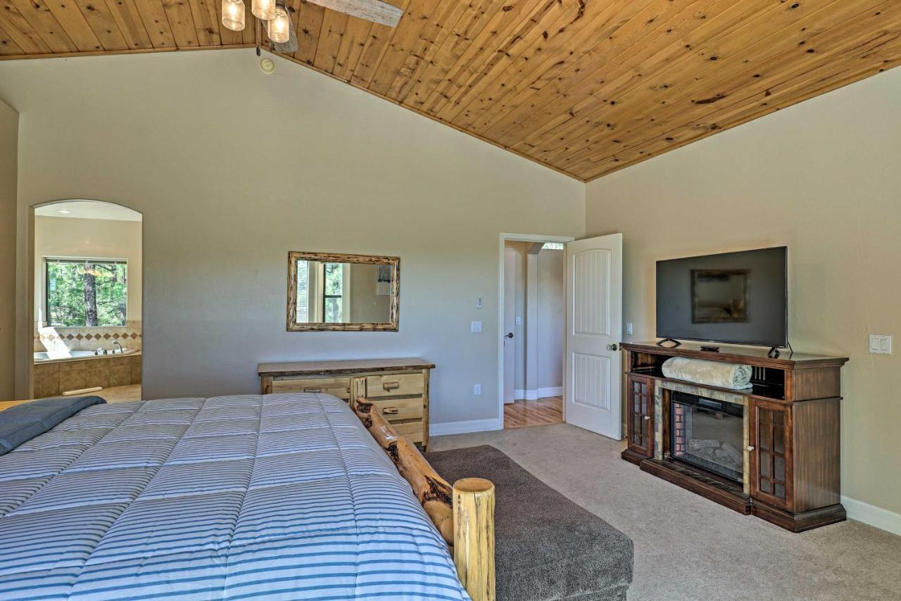 Serene Lakeside Cabin With Decks And Edler Lake Views! باينتوب ليكسايد المظهر الخارجي الصورة
